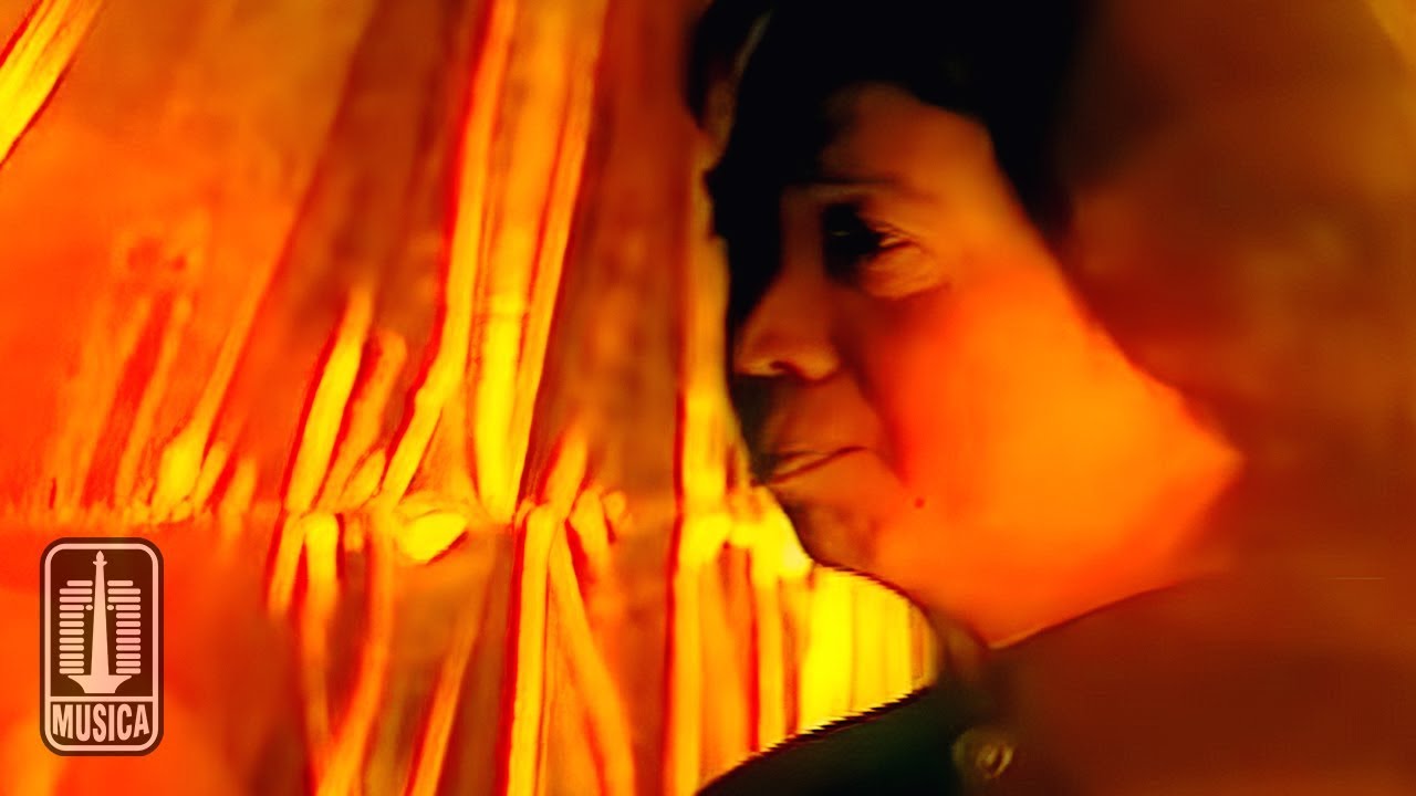 Chrisye - Kala Cinta Menggoda (Official Video)