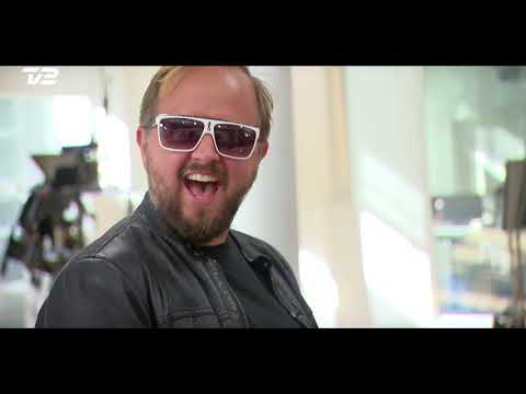 Jeppe K. har fået til opgave at sælge TV 2 | TV 2 30 år | TV 2