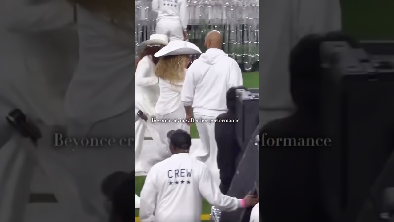 Beyoncé Tears Up After Performance 😢