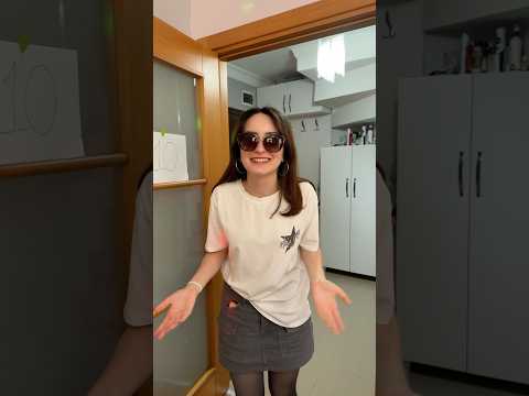 Bak kapıda yazıyor 10 numara ❤️😂 Zeynep ve Hiranur