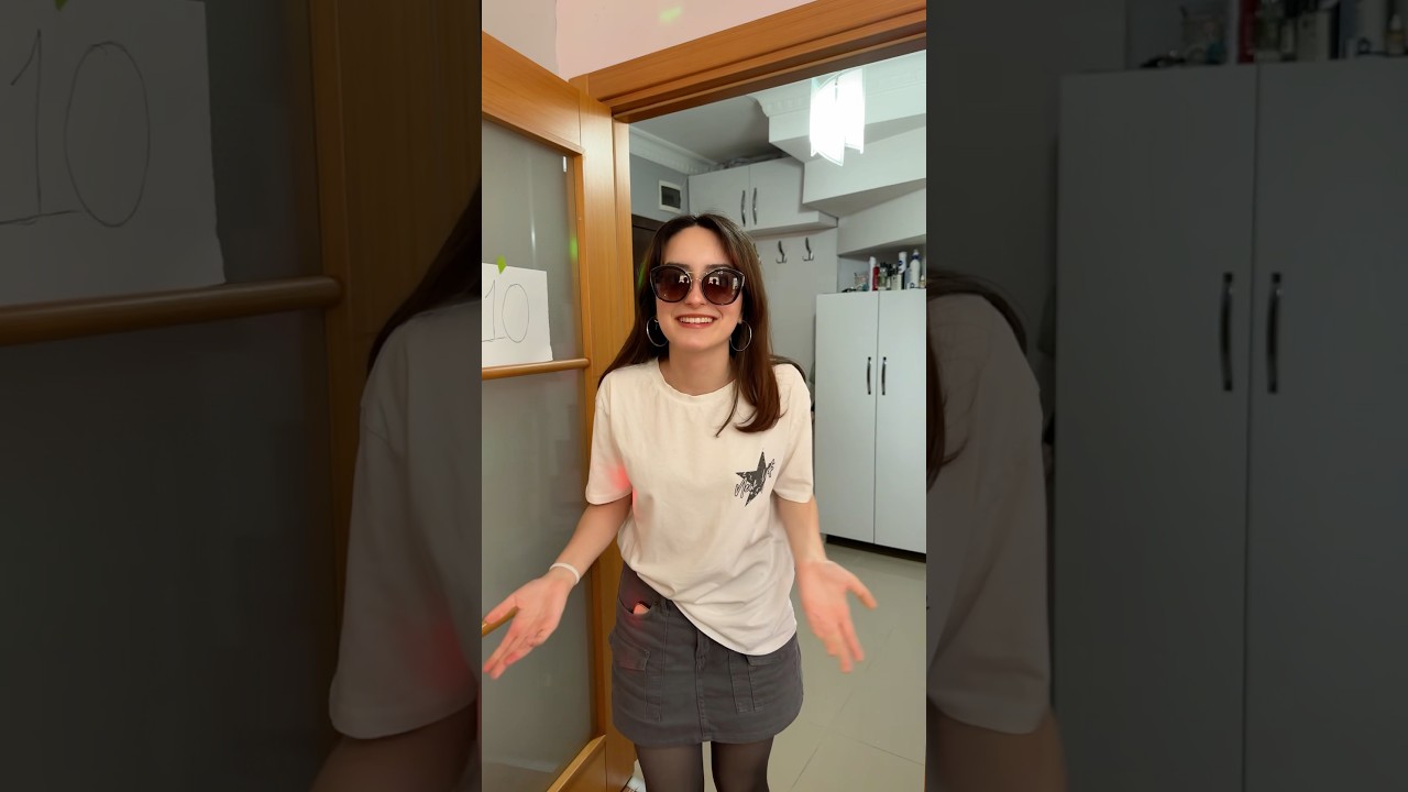 Bak Kapıda: 10 Numara ❤️😂 | Zeynep & Hiranur #shorts