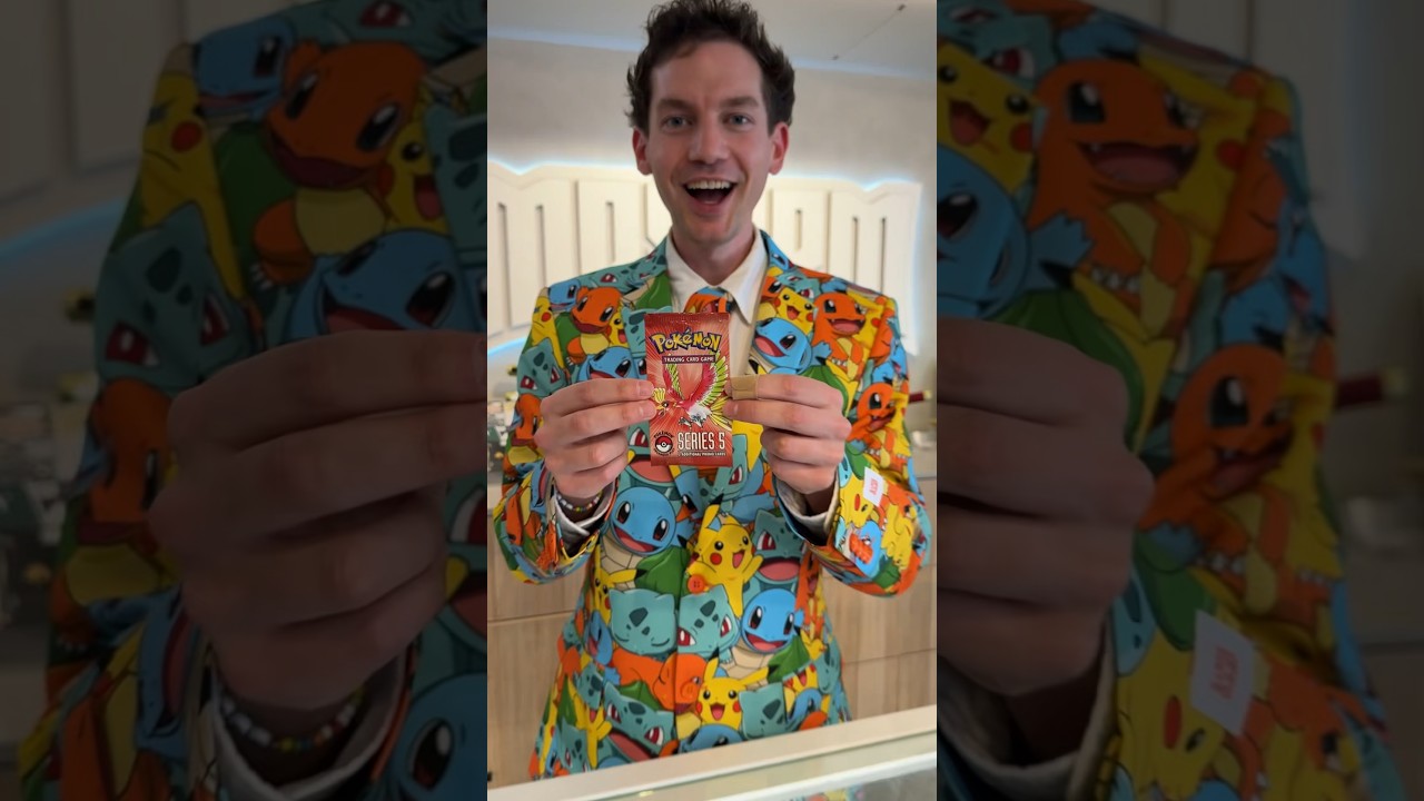 YouTuber Opens $1000 Pokémon Pack 🎴