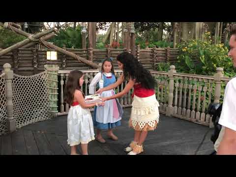 Meet Moana at Disney World’s Magic Kingdom 🌺