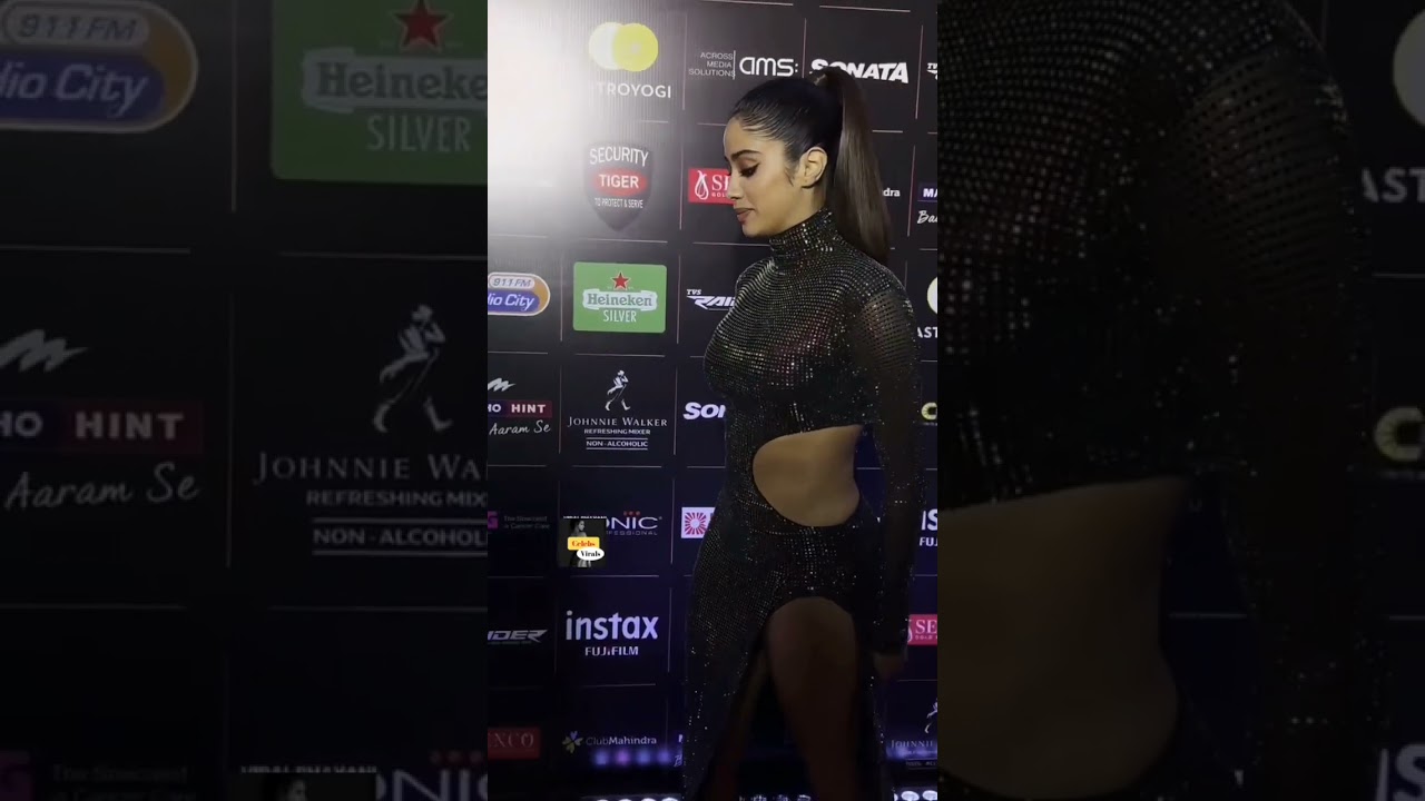 Janhvi Kapoor Turns Heads in Bold Outfit at Style Icon Awards ✨