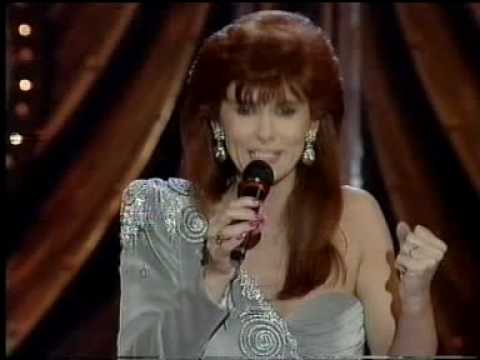 Eurovision 1992: Linda Martin Wins with 'Why Me?' 🇮🇪