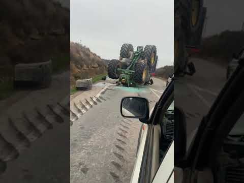 Agricultrice : Tracteur John Deere en action 🚜