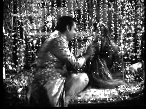 Dharmputra (1961) - Aajki Raat Nahin Sikve Shikayatke Liye Aaj Har - Mahendra Kapoor.mp4