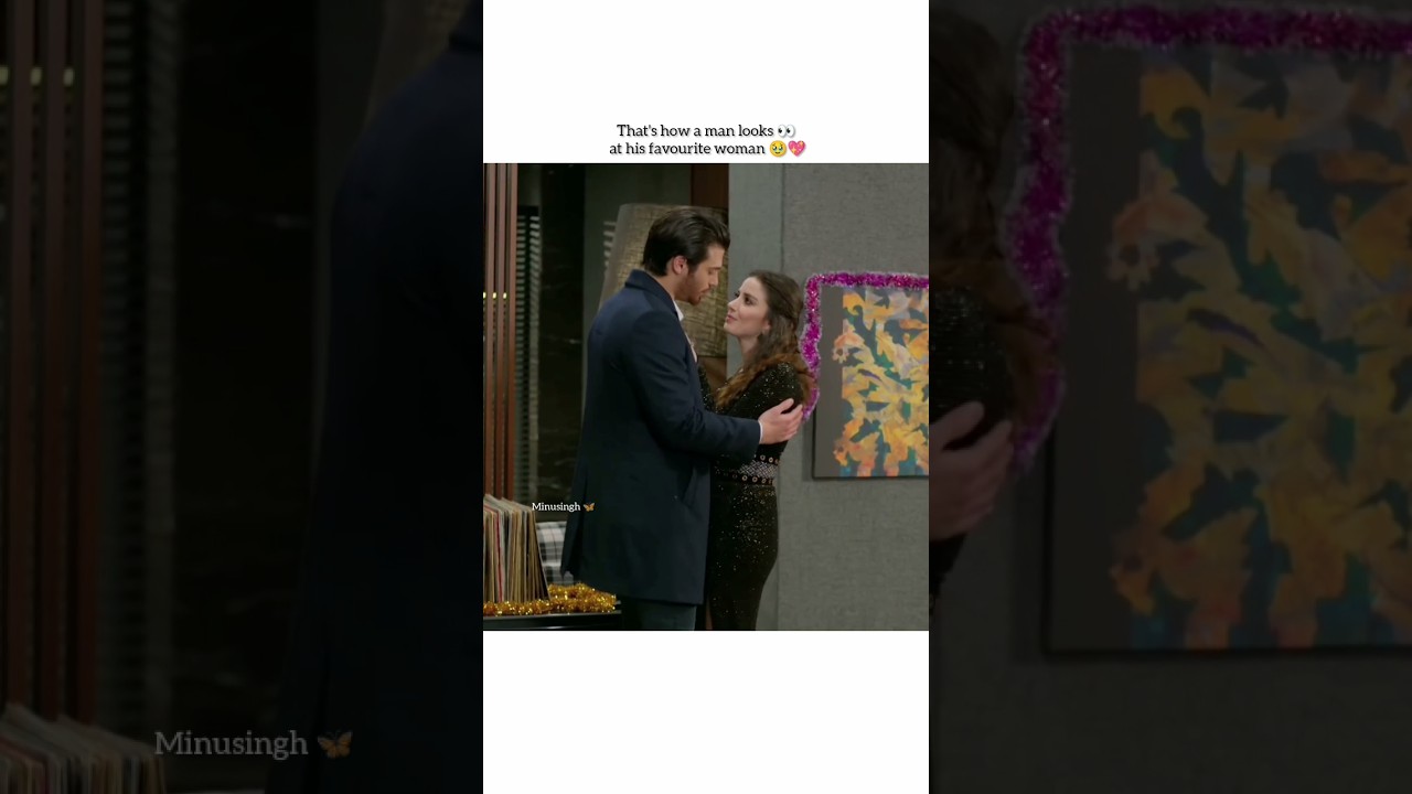 Heartwarming Moments: How a Man Admires His Favorite Woman 🌕