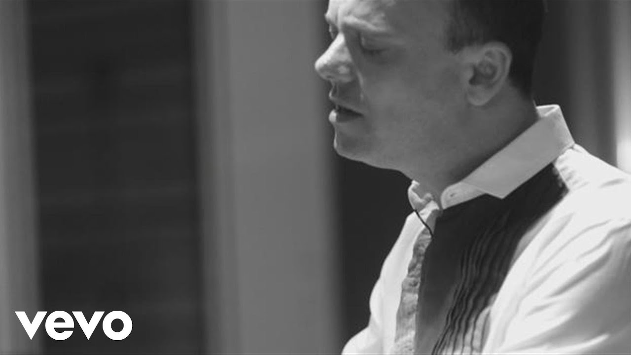 Gigi D'Alessio - Cosa te ne fai di un altro uomo 🎶 Official Video