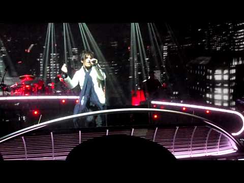 Indochine-intro trashmen-Black city parade-traffic girl (zenith nantes)