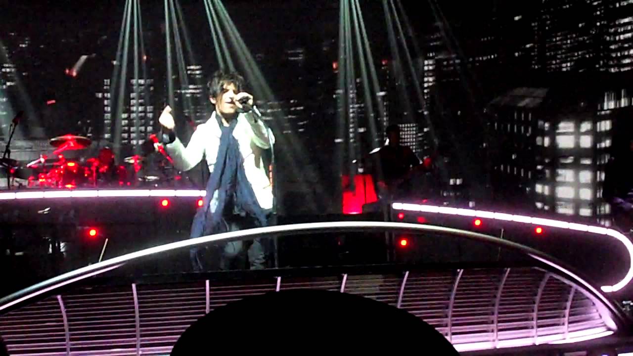 Indochine Live at Zenith Nantes (October 24, 2013): Trashmen Intro, Black City Parade, Traffic Girl