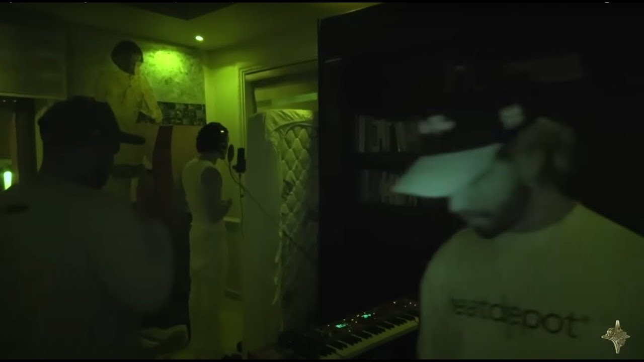 Clarent, Mora - IA (Visualizer)