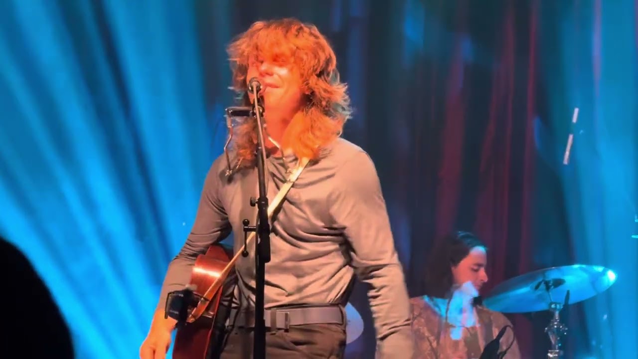 Jesse Welles Performs 'Malaise, It Don’t Come Easy' in Chicago 🎶