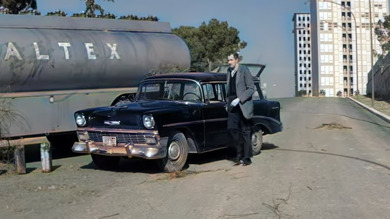 Vincent Price in The Last Man on Earth (1964) 🧟‍♂️