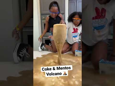 Kids Make Coke & Mentos Volcano 🌋 😱👩🏽‍🔬 #shorts