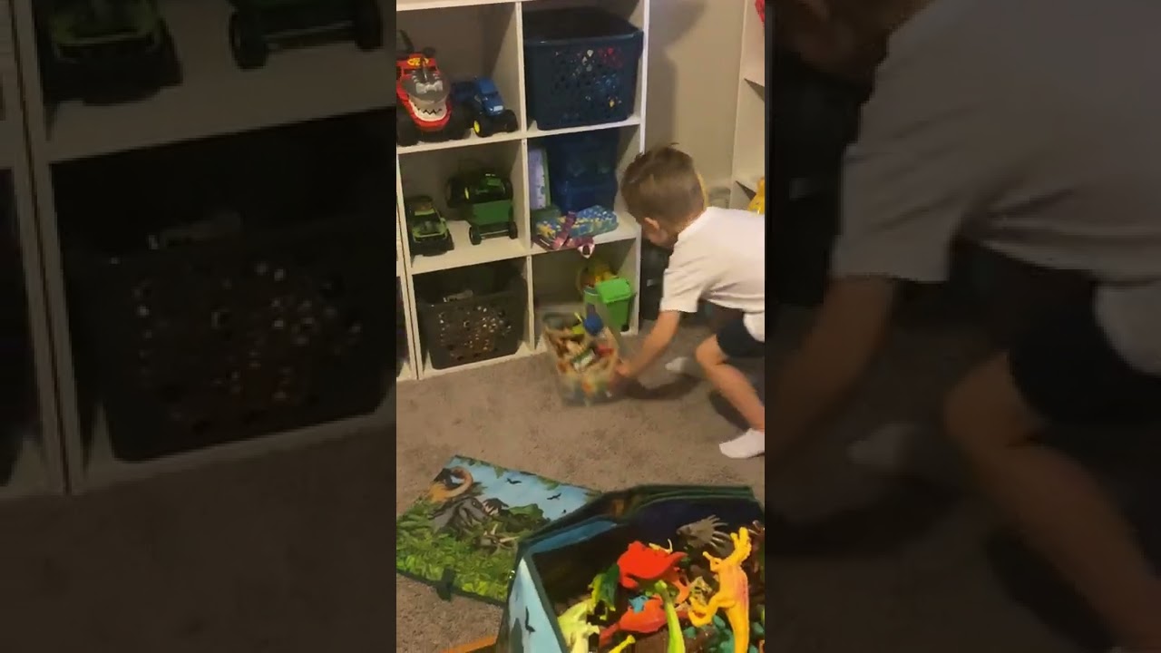 Family Reacts with Screams After Discovering Mouse in House || ViralHog