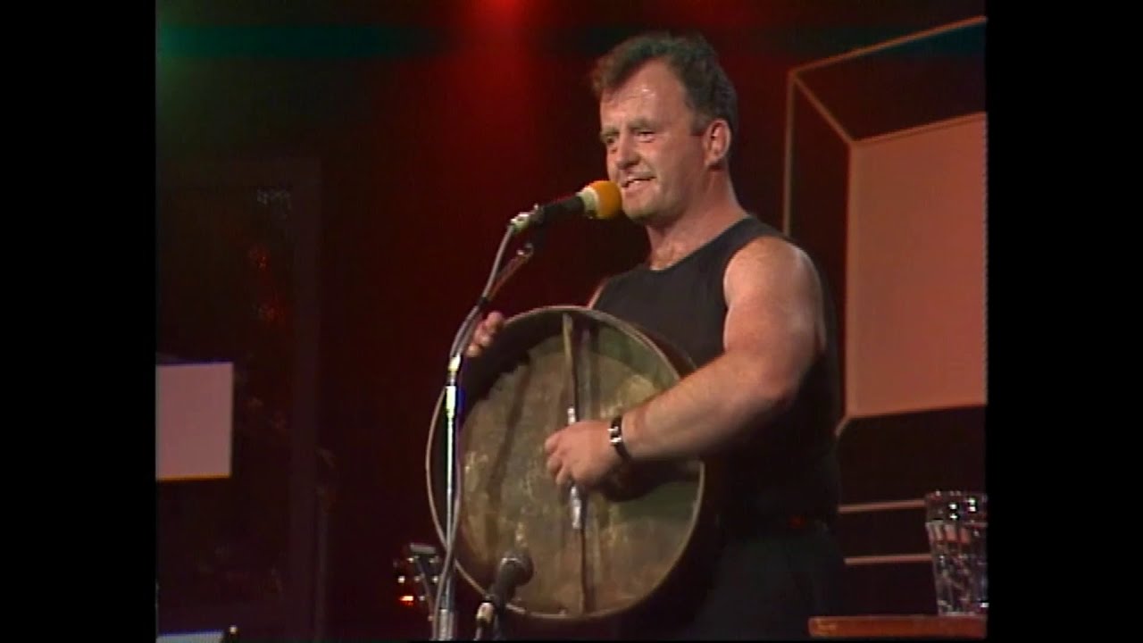 Christy Moore Performs 'The Hackler From Grouse Hall' 🎶