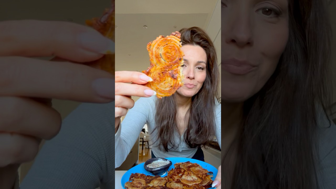 I lose weight eating these Crispy 2 Ingredient Onion Ring Chips #lowcarb #shorts