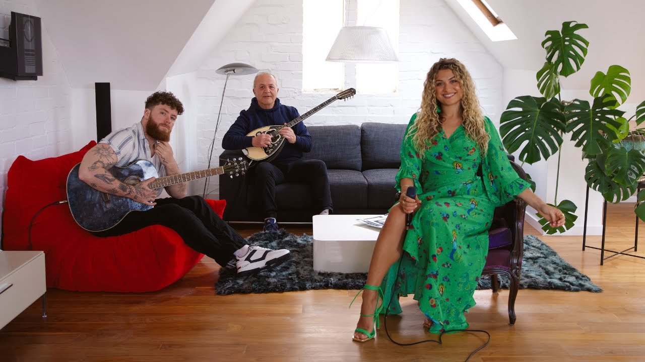 El Helwa Zahra - Antigoni's Stunning Acoustic Cover 🎶