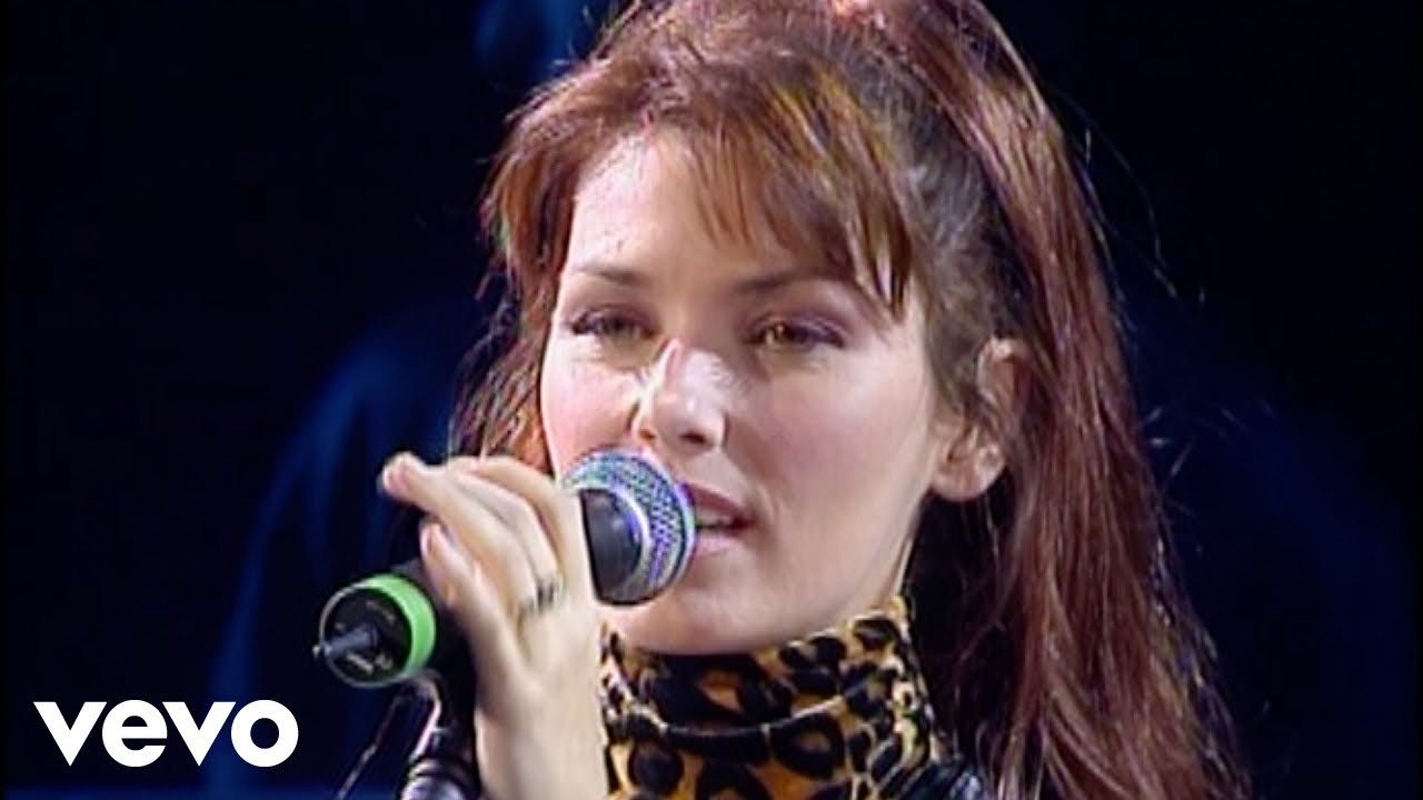 Shania Twain Performs 'You're Still The One' Live 🎤