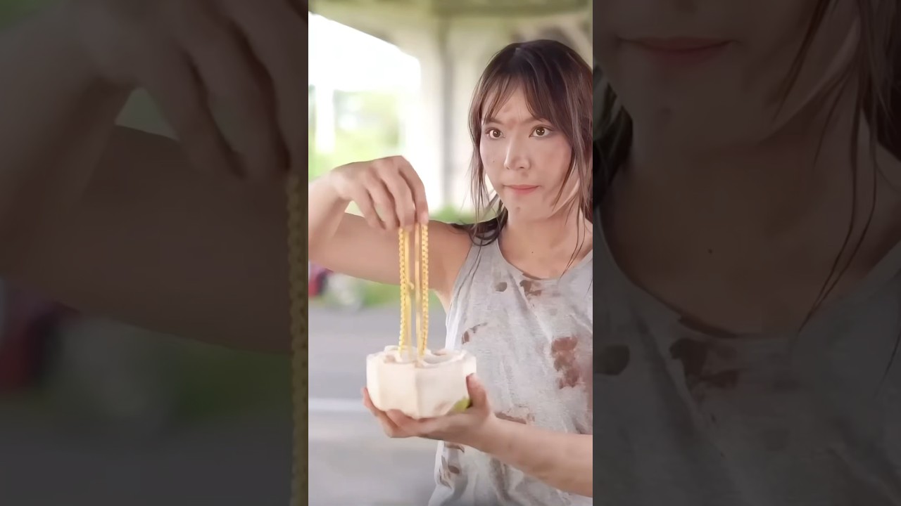 Una mujer sin hogar, encuentra un collar de oro #peliculas #viralvideo #curiosidades #shorts 