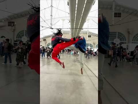 Comic-Con 2023 Anime fight! Fikshun (me) vs @swirvcreatives #fight #anime #comiccon