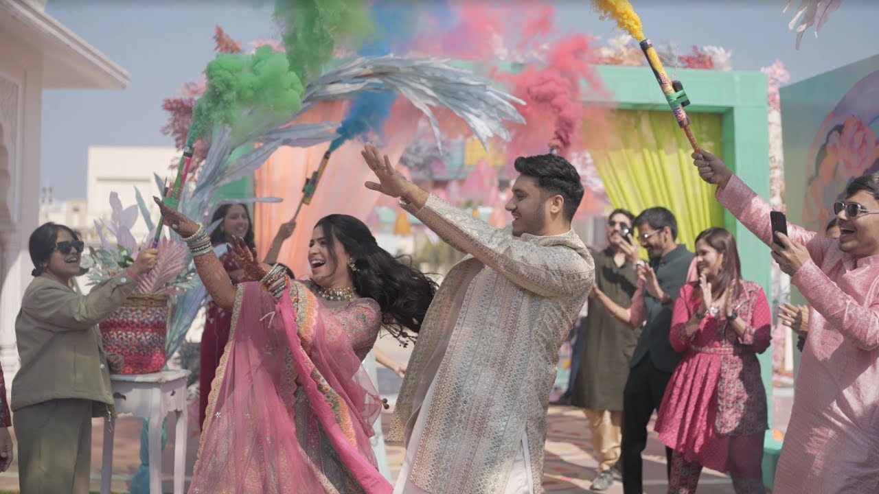 Stunning Mehendi Entry Dance | Sooraj Ki Baahon Mein | Rishabh & Kanishka's Wedding Performance 💃