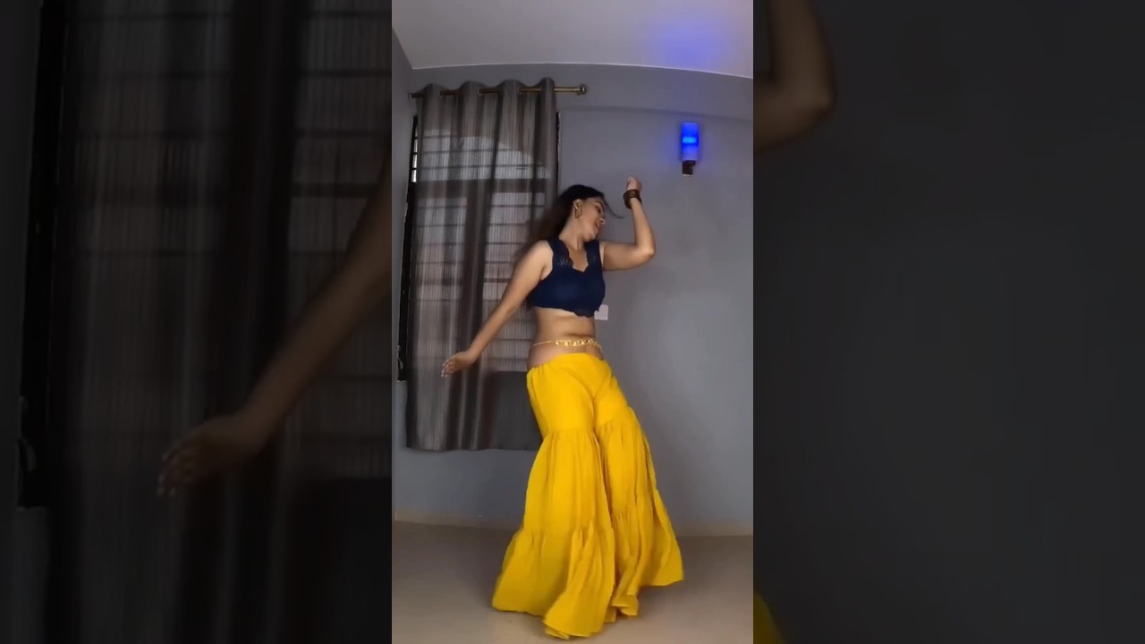 Patli Kamariya Mori 😍 Girls' Dance Video