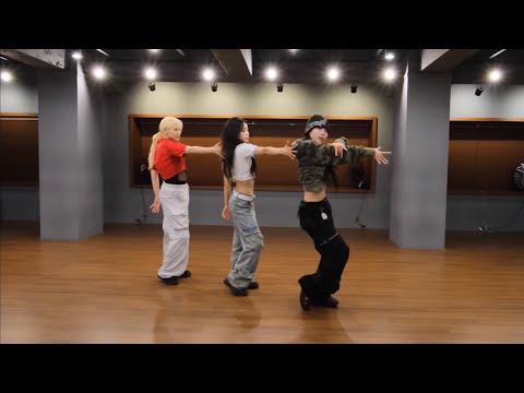 Huntrix - Golden Dance Practice Mirrored (Kpop Demon Hunters)