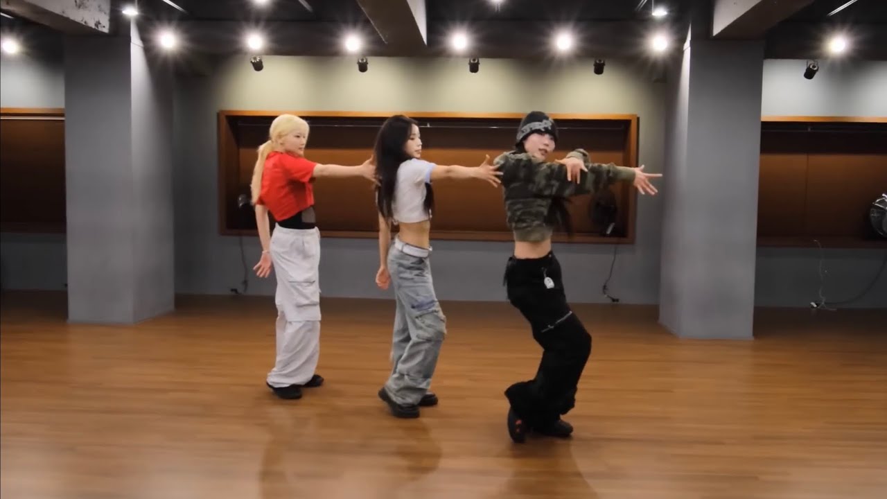 Huntrix - Golden Dance Practice (Mirrored Kpop Demon Hunters) ✨