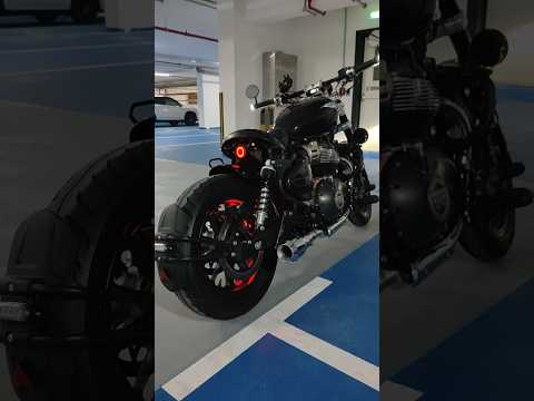 Royal Enfield Super Meteor 650 fully custom bobber style