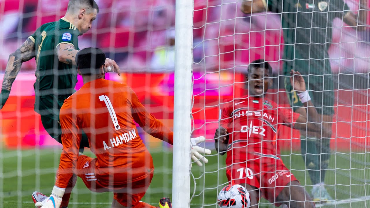 شباب الأهلي يتفوق على خورفكان 3-1 في دوري أدنوك ⚽