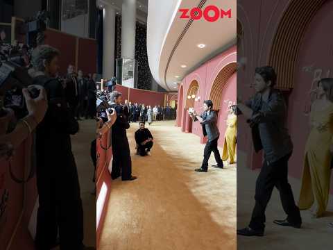 Shah Rukh Khan patiently WAITS as Aryan Khan RECORDS at The Bads Of Bollywood screening 😍 #shorts