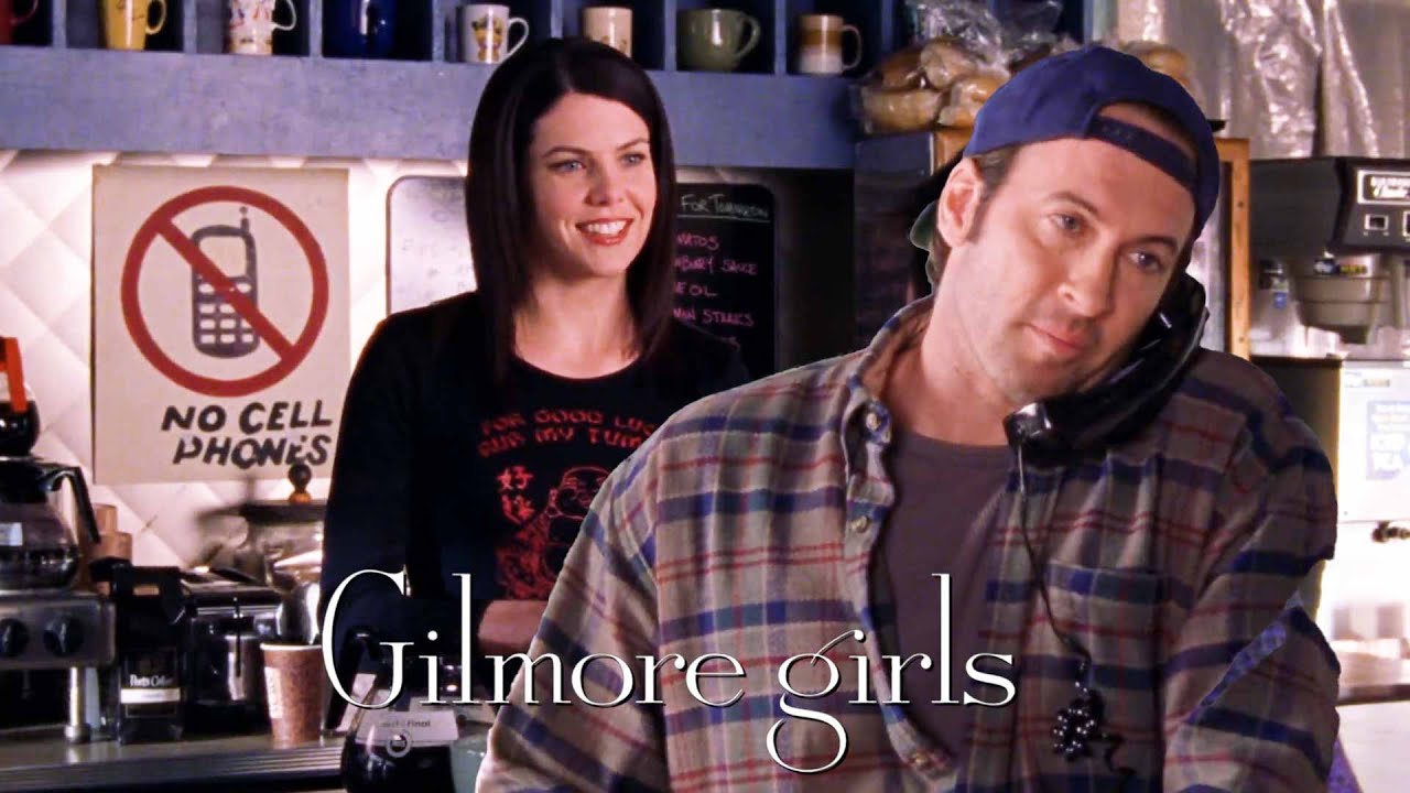 Lorelai Manages Diner Tables | Gilmore Girls