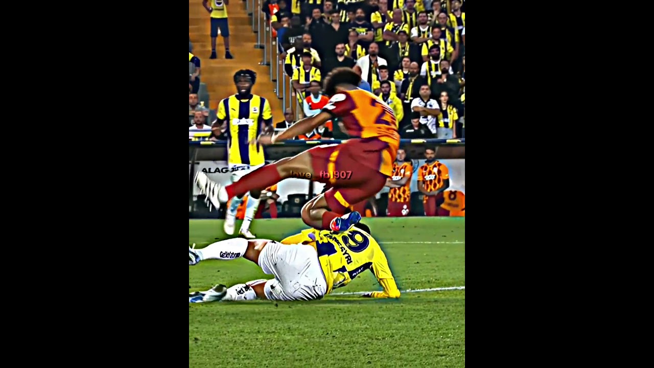 En Nesyri'yi Görüp Abone Olmayan Fenerli Tanımam ⚽