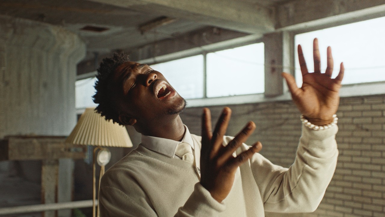 Claude - Amour (Official Music Video) 🎶