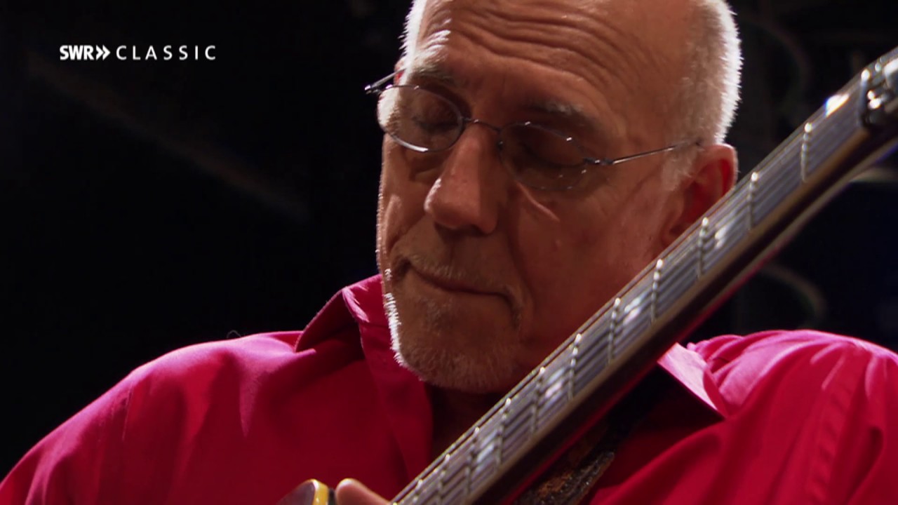 Larry Carlton - Room 335 with SWR Big Band 🎶