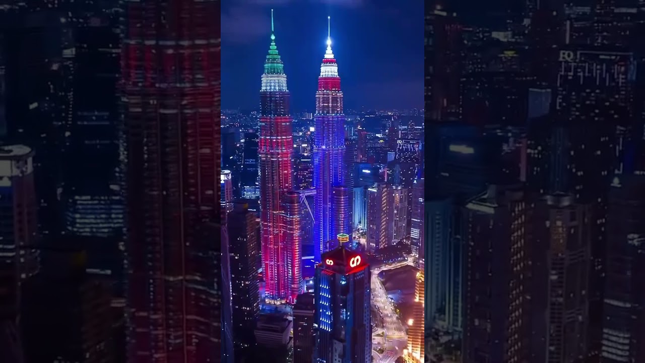 Petronas Twin Towers in Kuala Lumpur 🇲🇾