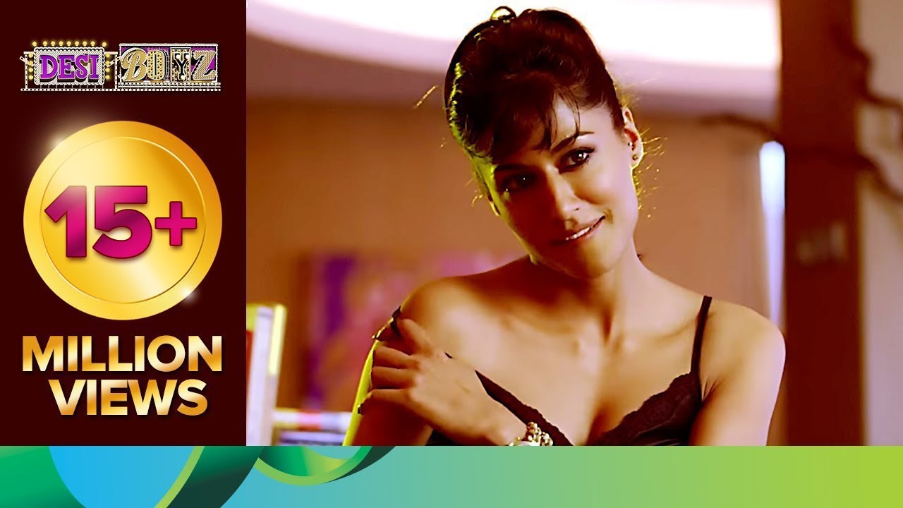 Akshay & Chitrangada in Desi Boyz Scene 🎬