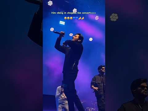 Darshan Raval vibing in chogada live concert🕺💙.#darshanraval #darshaners #bluefamily #concert #drdz