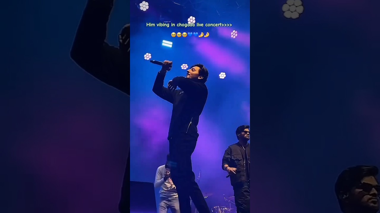 Darshan Raval Lights Up the Stage at Chogada Live Concert 🎶