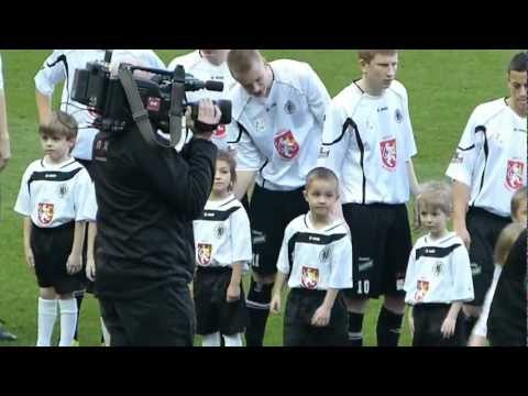 Bohemians 1905 x Hradec Králové - nástup s hráči