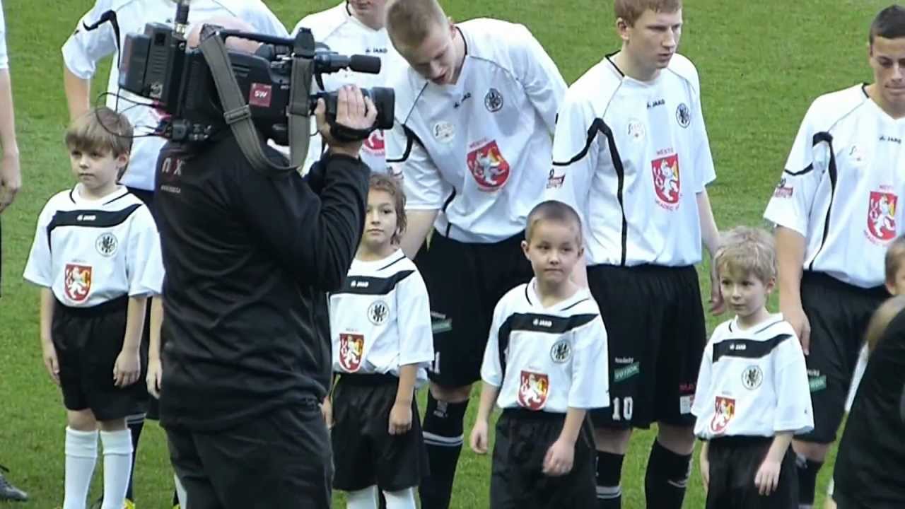Bohemians 1905 vs. Hradec Králové – Player Entrance Highlights (18.3.2012) ⚽