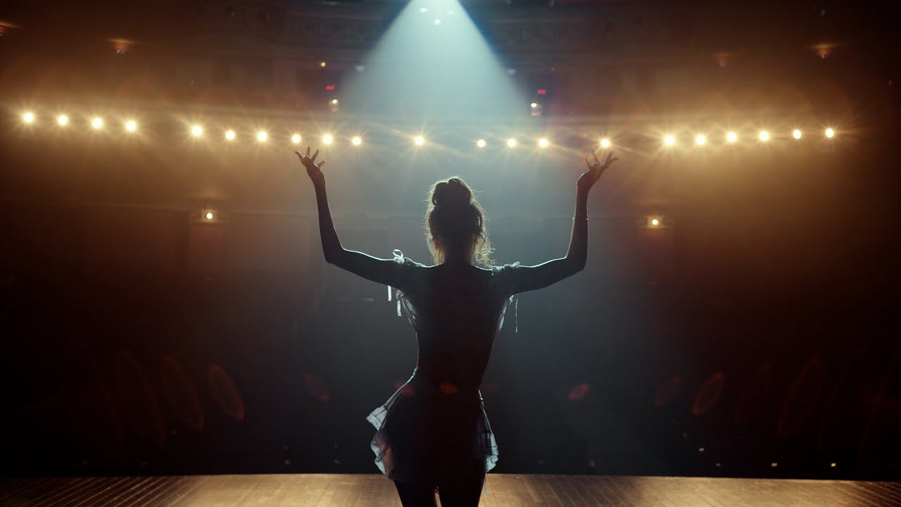 LISA - Moonlit Floor (Official Performance) 🎶