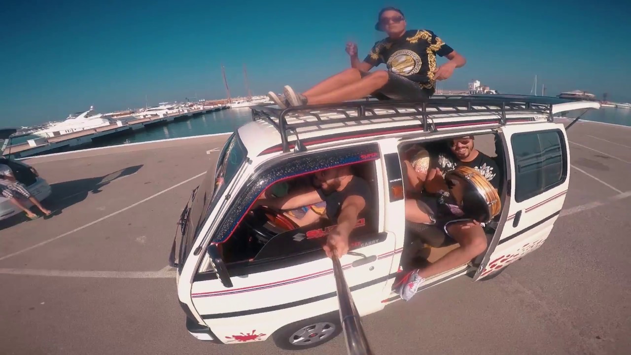 Découvrez le Clip Officiel de 'Chouwaya Chaabi' par DJ Hamida ft. Dakka TiiwTiiw 🎶