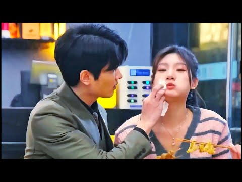 ملياردير بيتجوز طالبه بتاعت مشاكل ولسانها طويل وطول الوقت بيجري وراها زي العيال الصغيره ملخص كامل