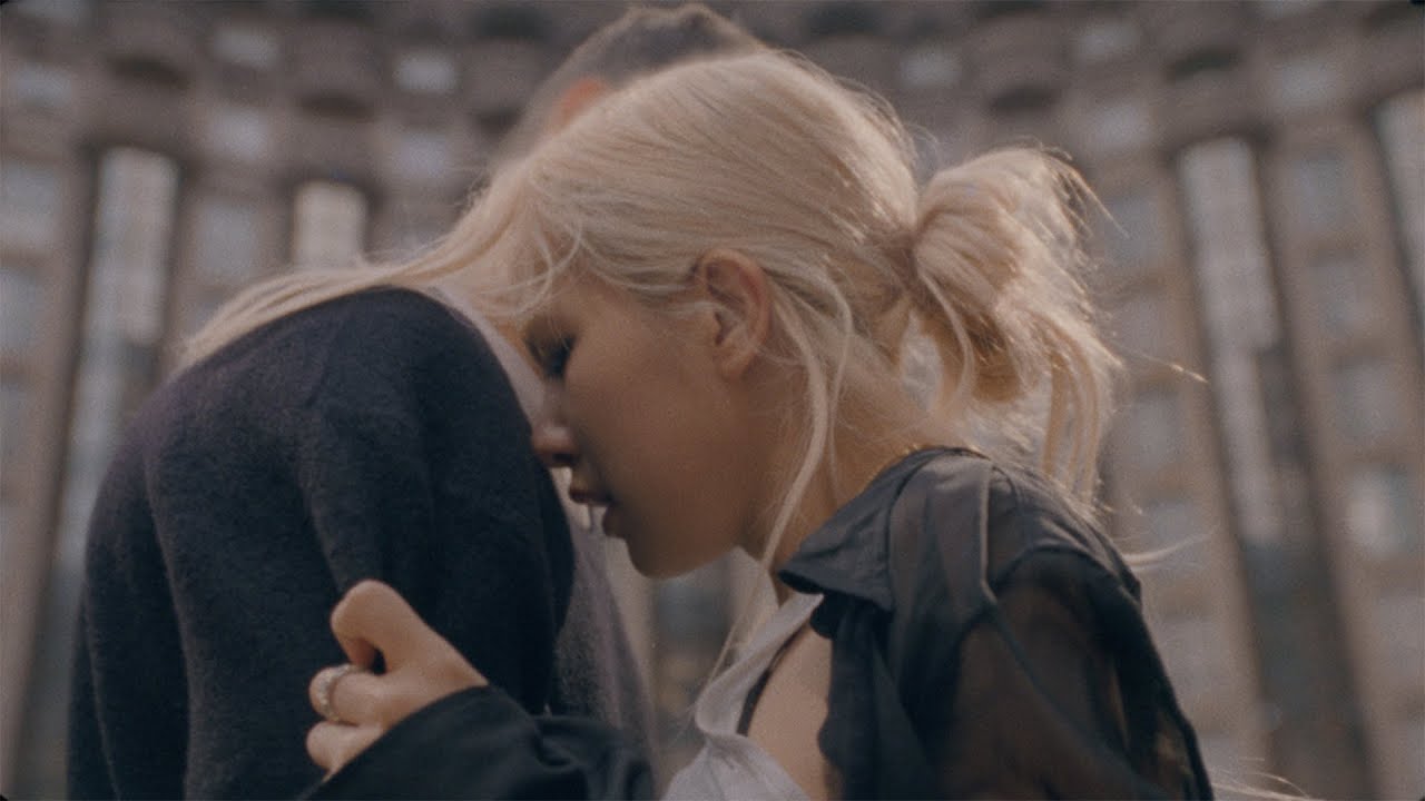 ROSÉ Performs 'Number One Girl' – Watch the Stunning Performance 🎶