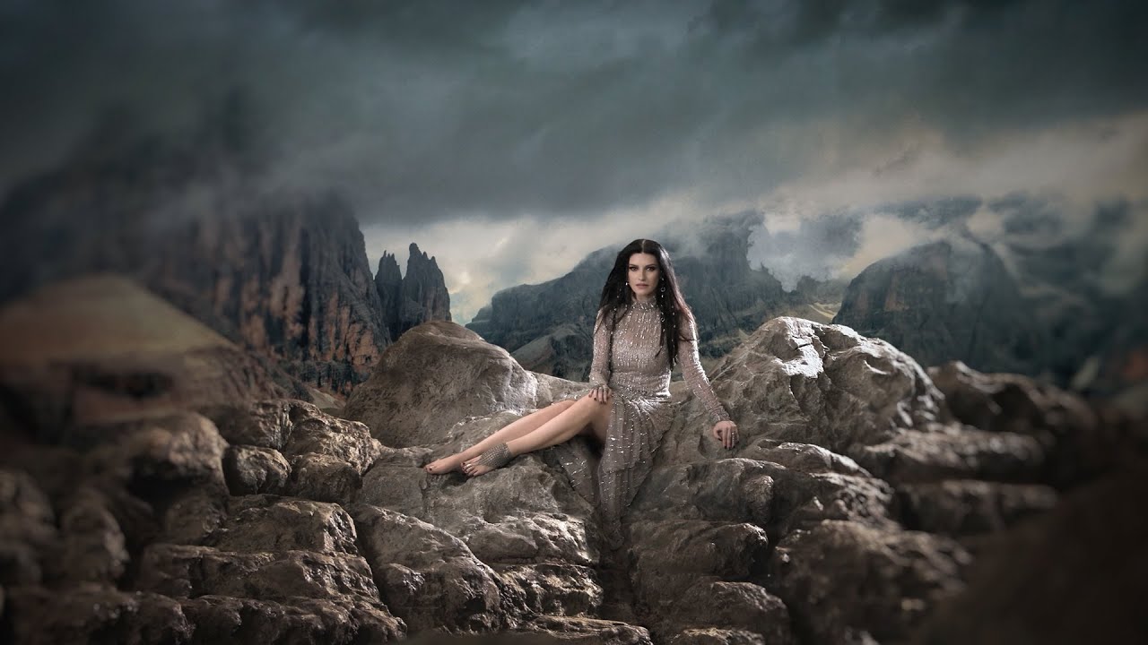 Laura Pausini - La Mia Storia Tra Le Dita 🎶 Official Video