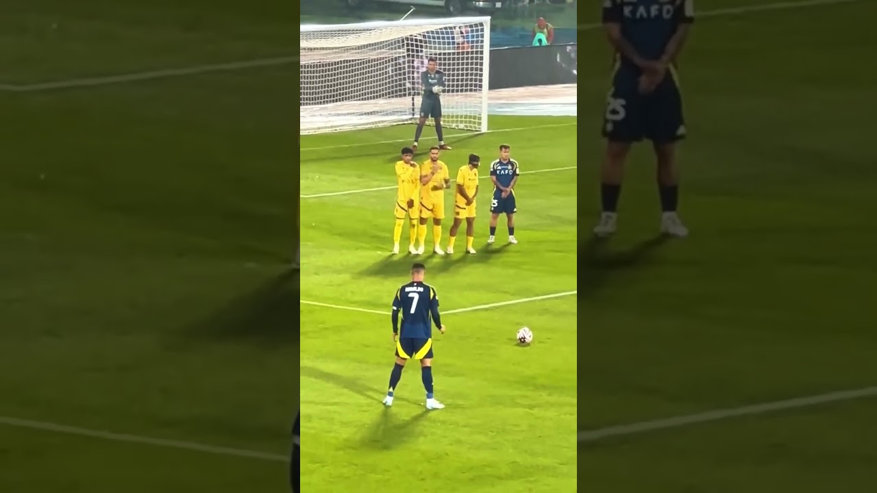 Ronaldo's First Free Kick of the Season 😳