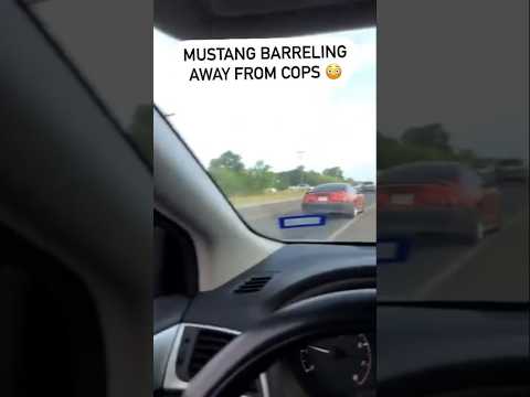 V8 Mustang running from cops π Police chase / highway